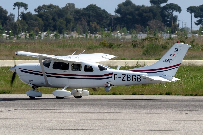 Cessna 206 - F-ZBGB