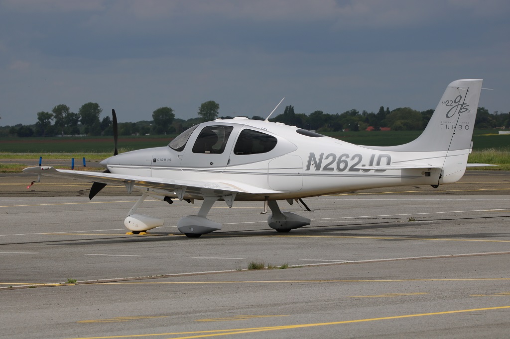 Cirrus SR22 - N262JD