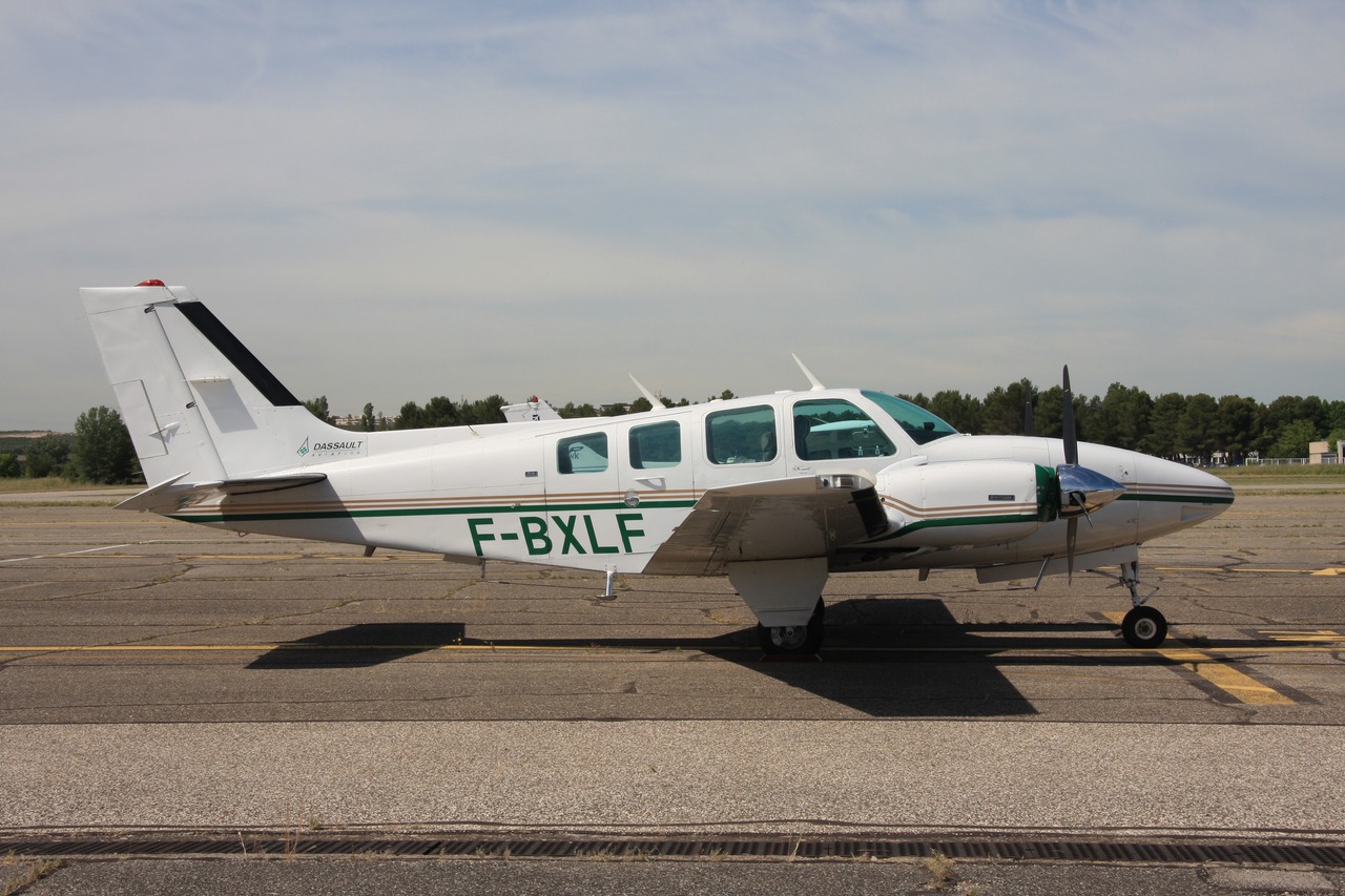 Beech 58 Baron - F-BXLF