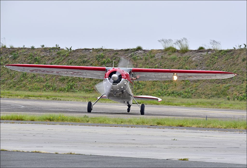 Cessna 195 - F-AYTX