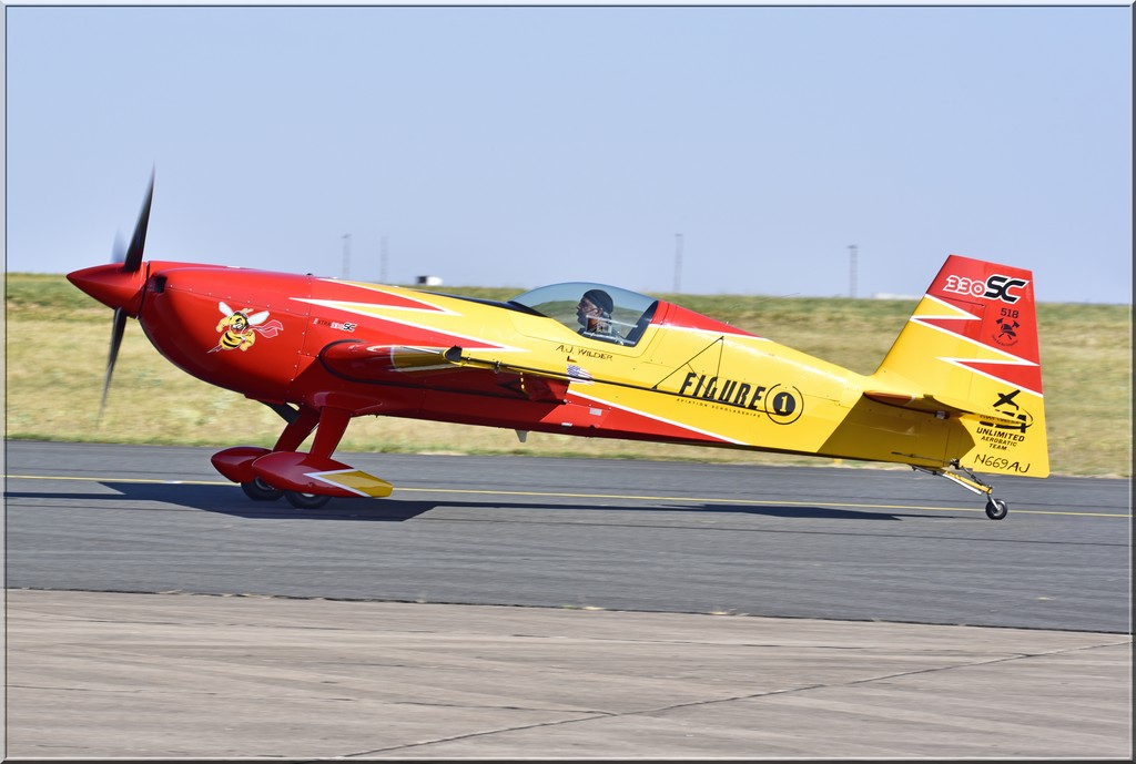 Extra 330 - N669AJ