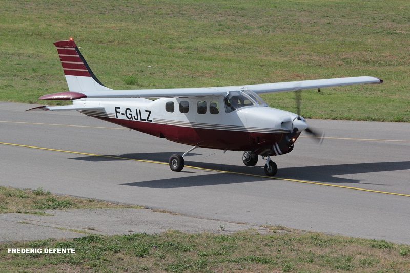 Cessna 210 - F-GJLZ