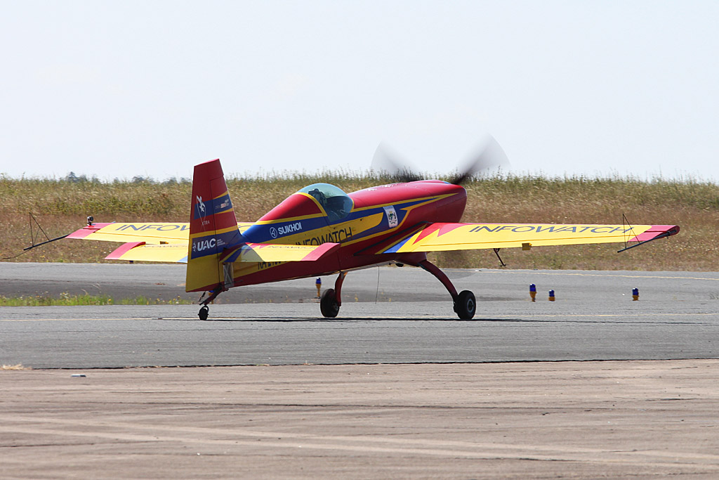 Extra 330 - RA-2136G
