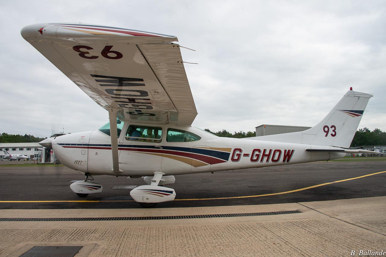 Cessna 182 - G-GHOW