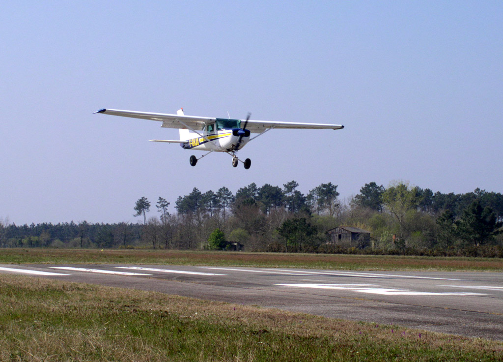 Cessna 152 - F-GHJO