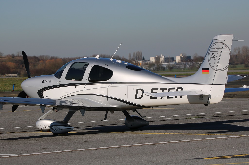 Cirrus SR22 - D-ETER