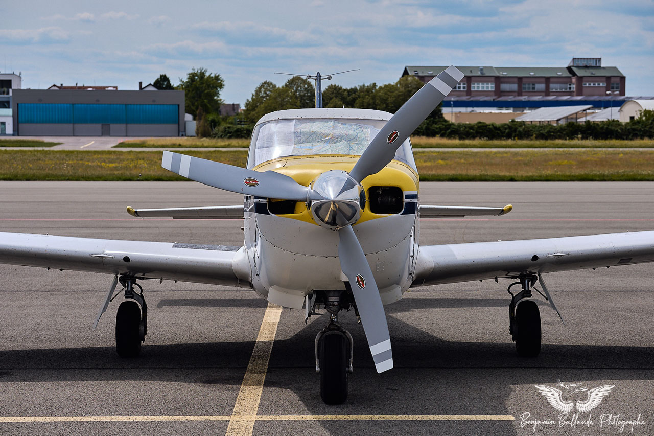 Piper PA-24-260 Comanche C - HB-PNZ