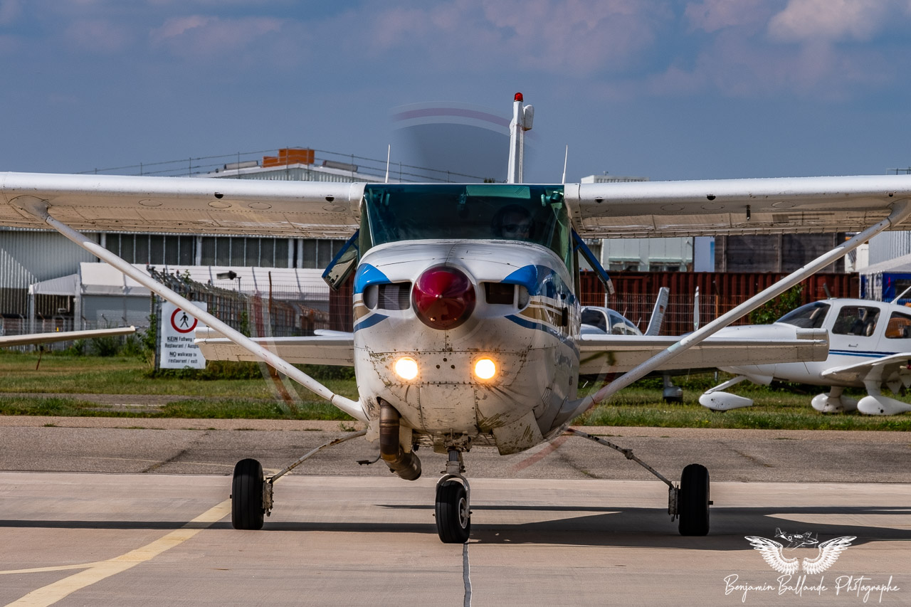 Cessna 206 - F-GBLZ