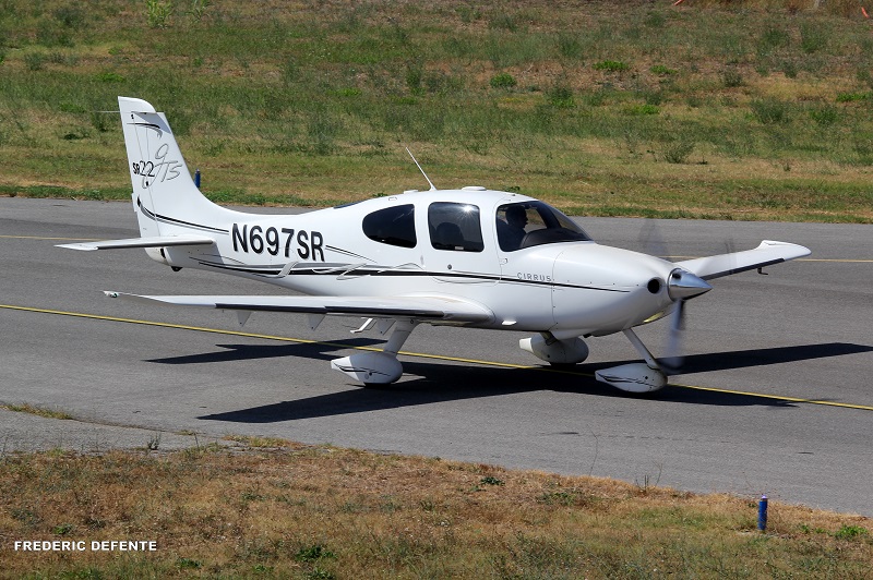 Cirrus SR22 - N697SR