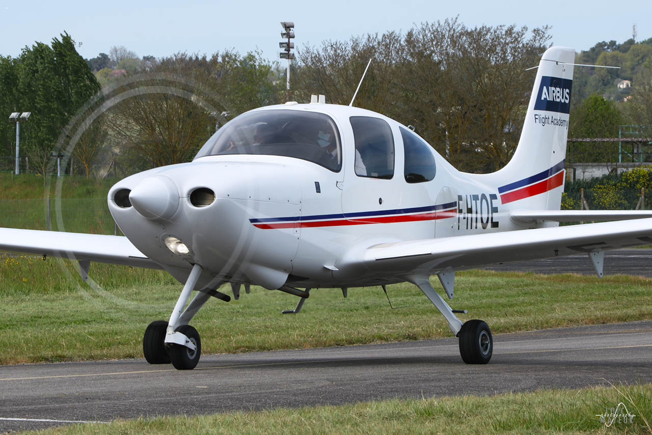 Cirrus SR20 - F-HTOE