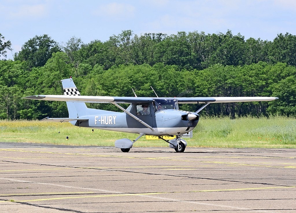 Cessna 150 - F-HURY