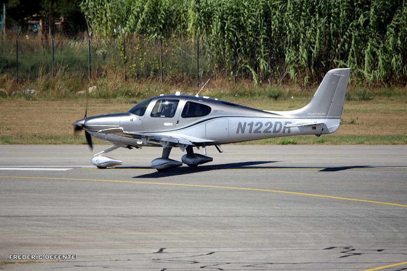 Cirrus SR22 - N122DR