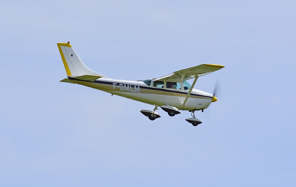 Cessna 182 - F-GMLM