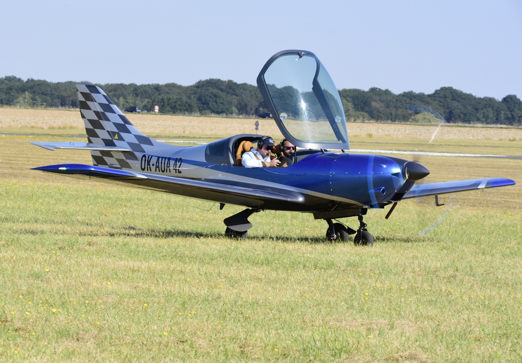 Aveko Aircraft VL-3 - OK-AUA 42