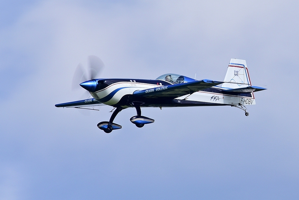 Extra 330 - F-HDBV