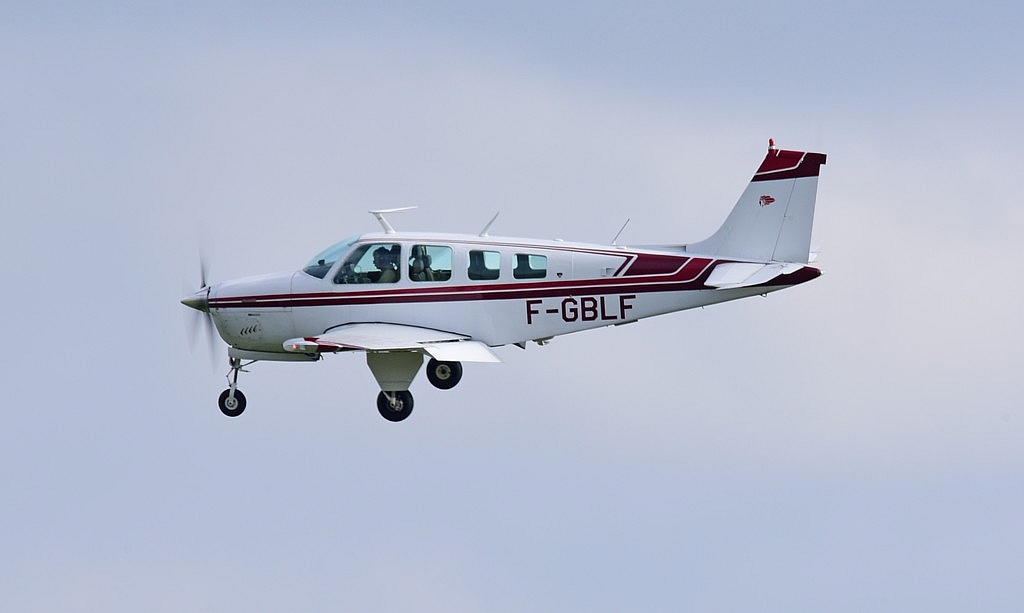 Beech 36 Bonanza - F-GBLF