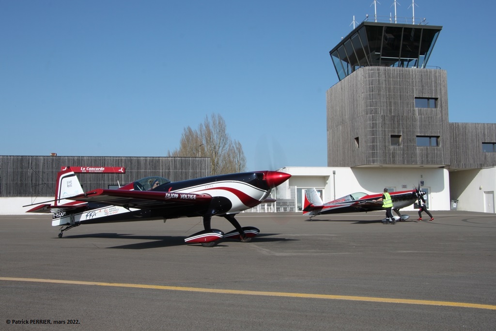 Extra 330 - F-HODV