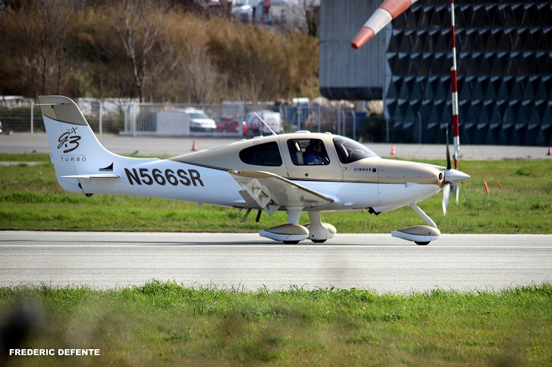 Cirrus SR22 - N566SR