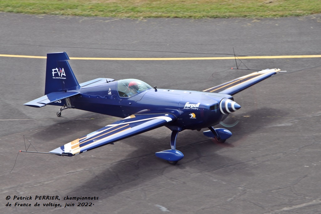 Extra 330 - F-HLAS