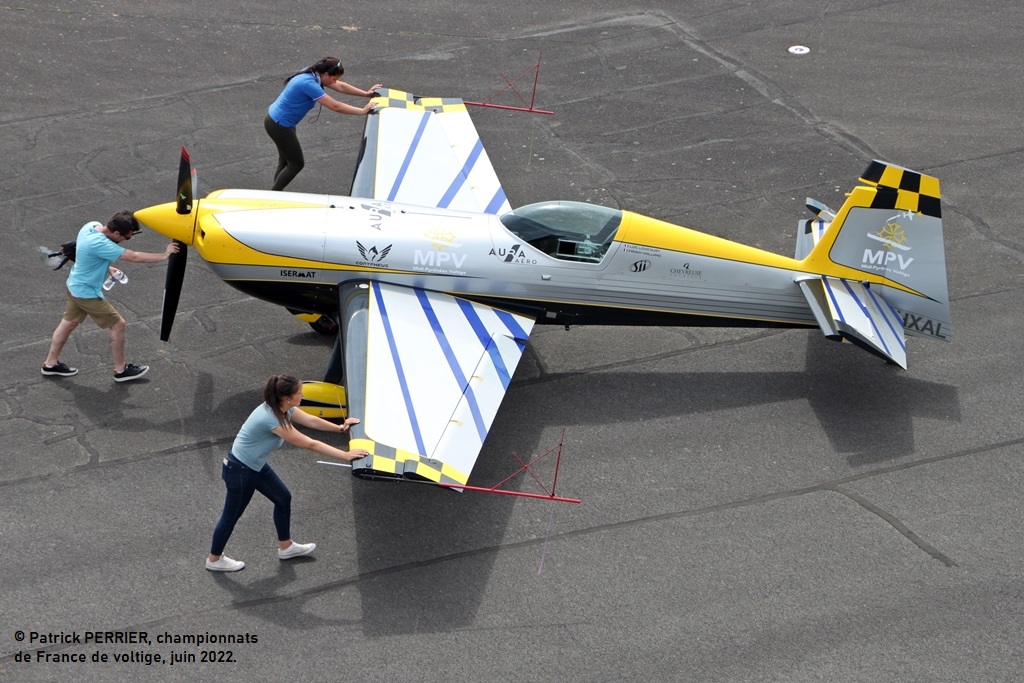 Extra 330 - F-HXAL