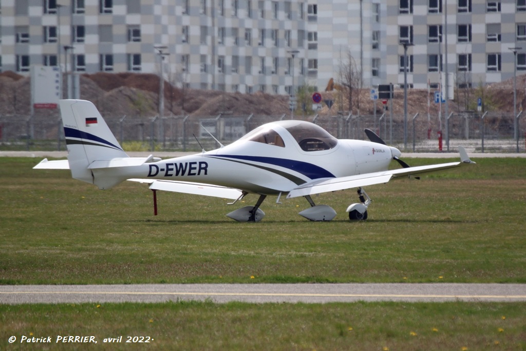 Aquila AT01 - D-EWER
