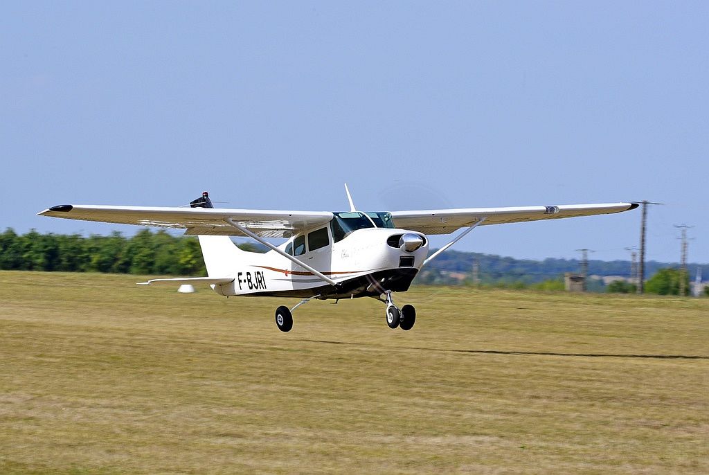 Cessna 182 - F-BJRI