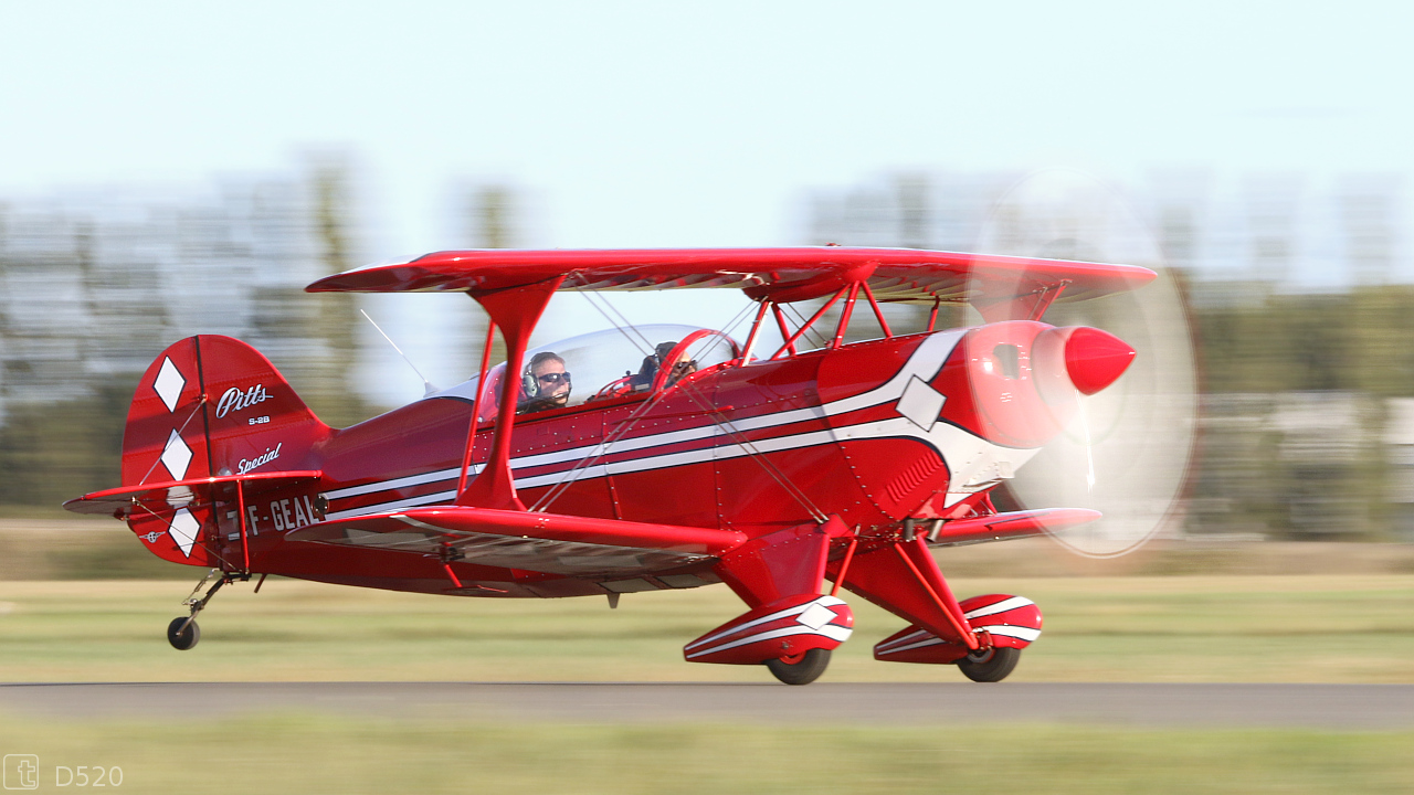 Pitts S-2B - F-GEAL