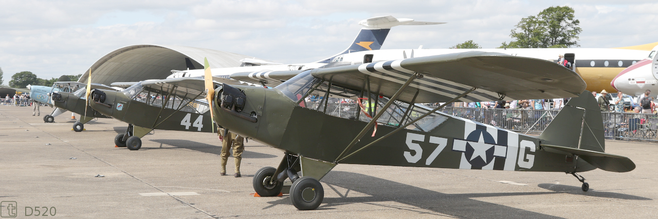 Piper J3 Cub - G-AKAZ