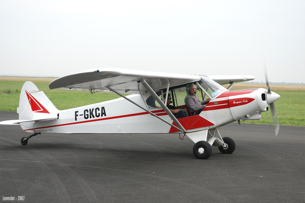Piper PA-18 Super Cub - F-GKCA
