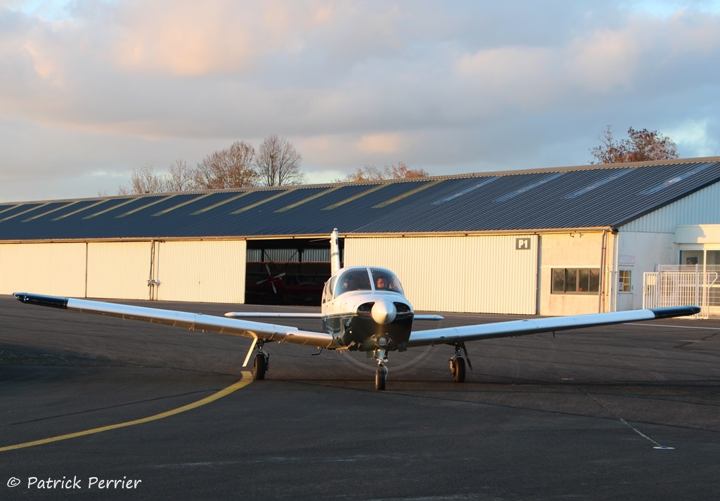 Piper PA-28 RT-201 T Arrow - F-GFZX