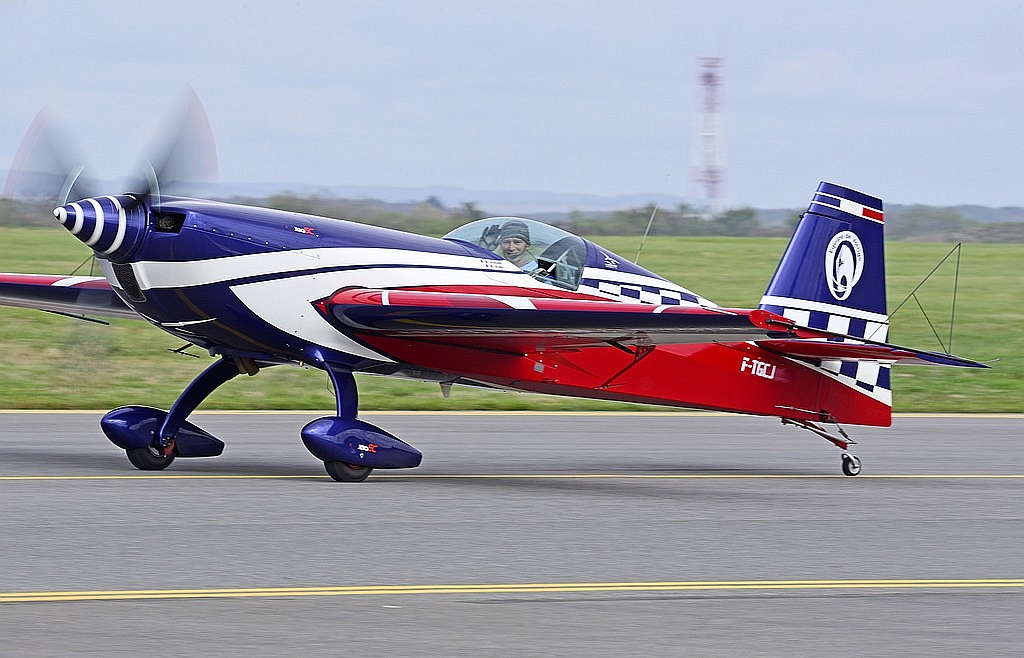 Extra 330 - F-TGCJ