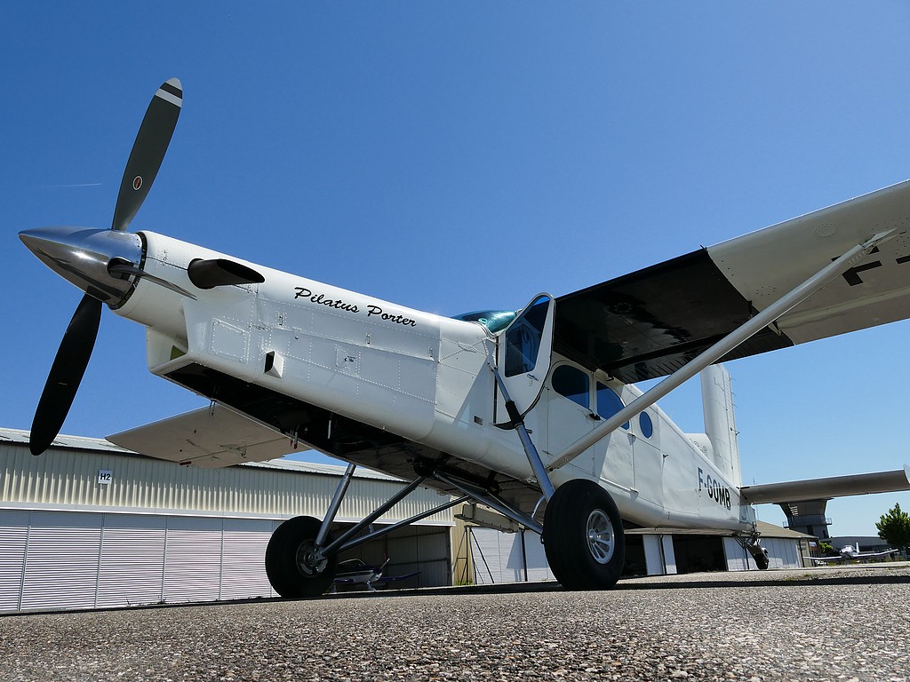 Pilatus PC6 Turbo Porter - F-GOMB