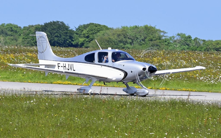 Cirrus SR22 - F-HJVL