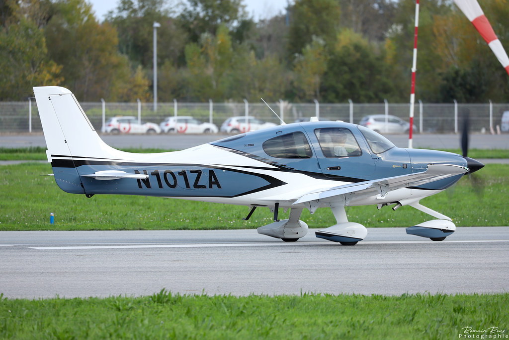 Cirrus SR22 - N101ZA