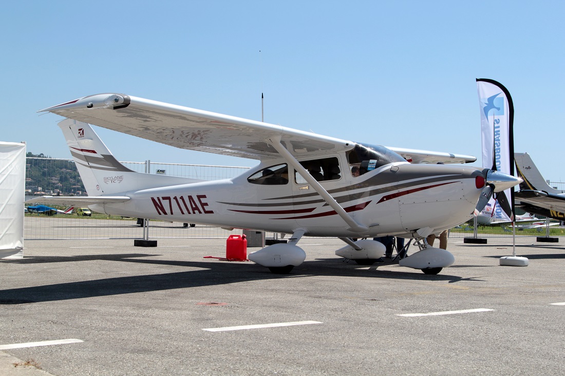 Cessna 182 - N711AE